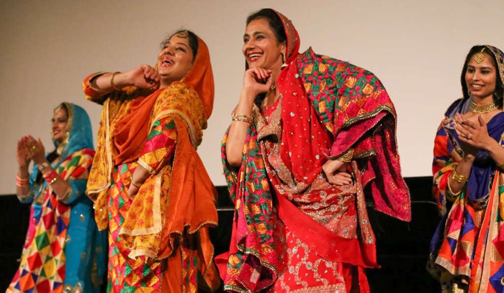 ਗਿੱਧਾ: ਸਮਾਜਿਕ ਮੁੱਦਿਆਂ ਅਤੇ ਸ਼ਕਤੀਕਰਨ ਲਈ ਔਰਤਾਂ ਦੇ ਸਮੂਹਾਂ ਦਾ ਮੰਚ 5 Giddha open social commentary