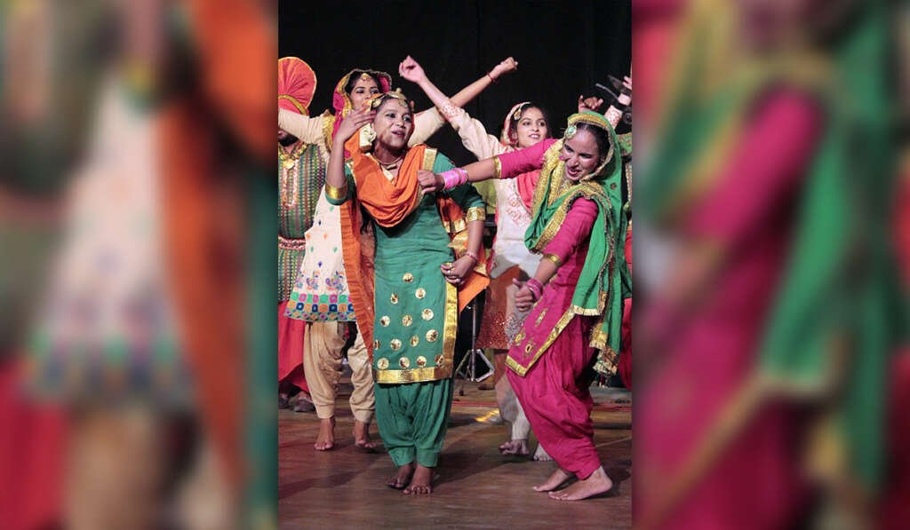 ਗਿੱਧਾ: ਸਮਾਜਿਕ ਮੁੱਦਿਆਂ ਅਤੇ ਸ਼ਕਤੀਕਰਨ ਲਈ ਔਰਤਾਂ ਦੇ ਸਮੂਹਾਂ ਦਾ ਮੰਚ 9 gidda empowerment