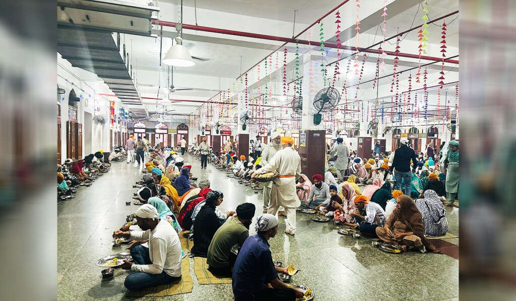 langar in golden temple