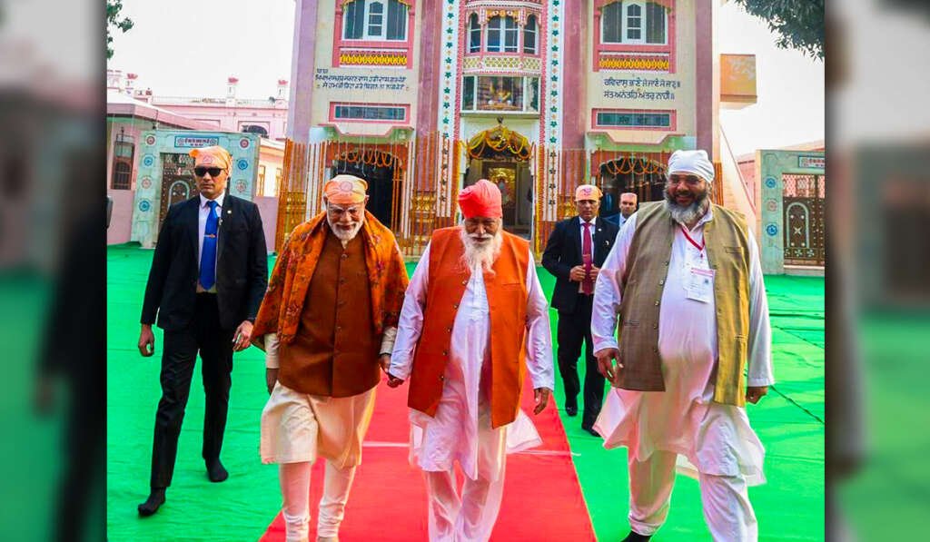 ਗੁਰੂ ਰਵਿਦਾਸ ਜਯੰਤੀ ਮੌਕੇ ਸ਼ਰਧਾ ਦਾ ਉਹ ਇੱਕ ਪਲ ਜਿਸ ਨੇ ਖਿੱਚਿਆ ਦੇਸ਼ ਦਾ ਧਿਆਨ 9 guru ravidas jayanti