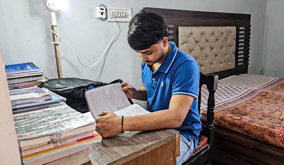 harmandeep secures first position in jee main