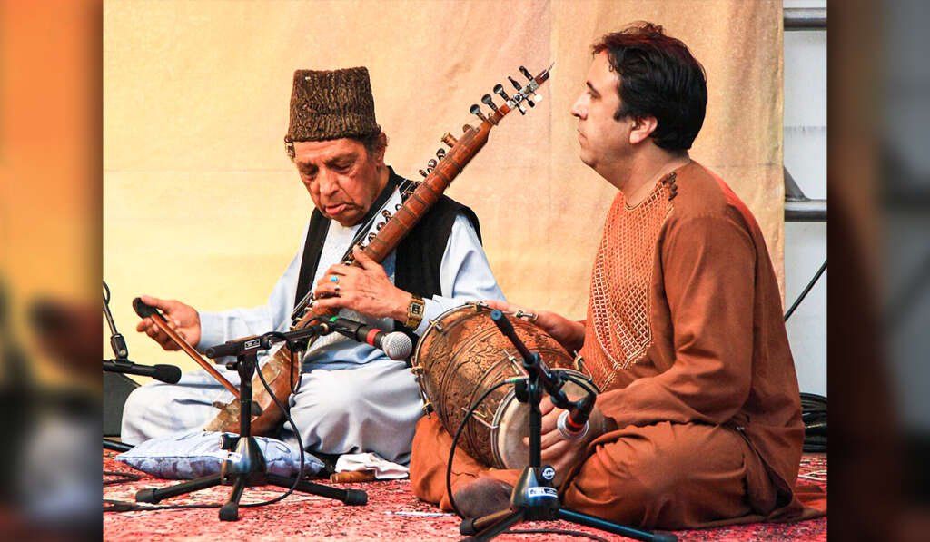 ਇੱਕ ਦਿਲਰੂਬਾ ਹਮੇਸ਼ਾ ਆਪਣੇ ਅੰਦਰ ਰੱਖੋ 4 interest in music