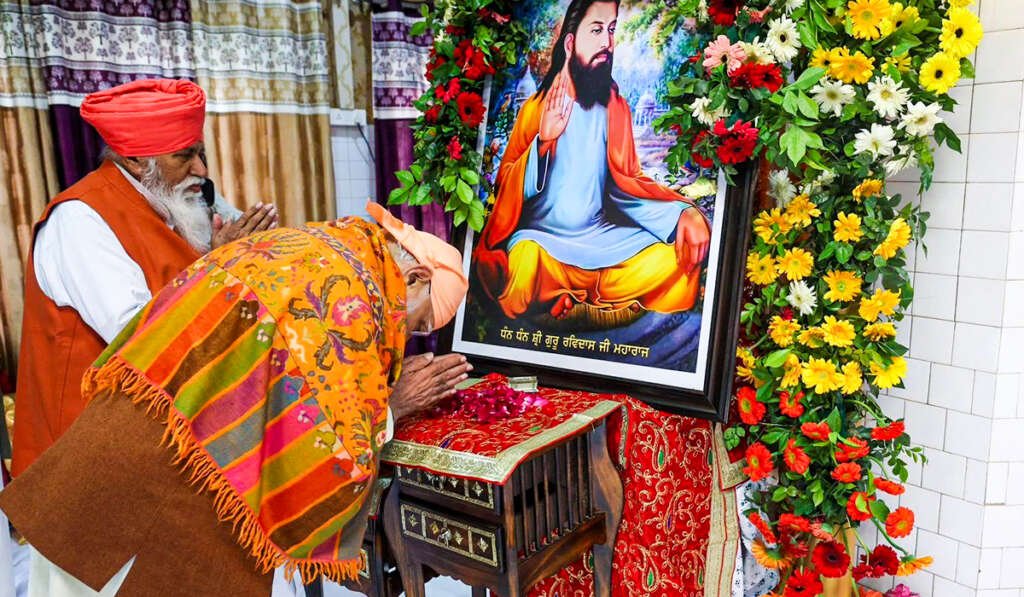 ਗੁਰੂ ਰਵਿਦਾਸ ਜਯੰਤੀ ਮੌਕੇ ਸ਼ਰਧਾ ਦਾ ਉਹ ਇੱਕ ਪਲ ਜਿਸ ਨੇ ਖਿੱਚਿਆ ਦੇਸ਼ ਦਾ ਧਿਆਨ 5 pm modi pay regards