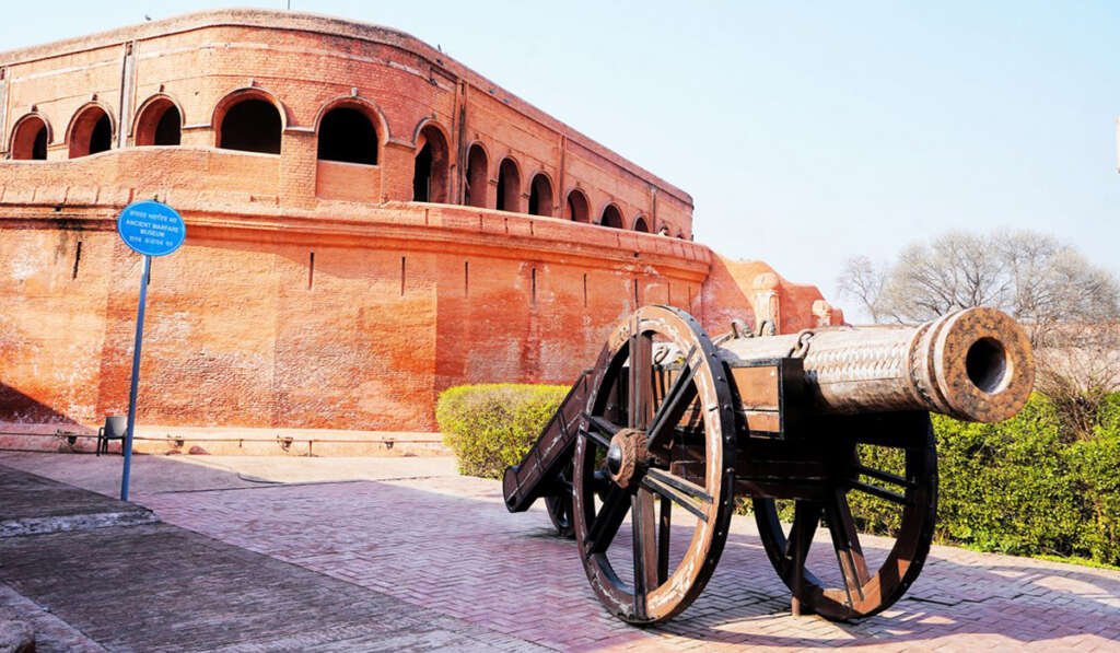 ਗੋਬਿੰਦਗੜ੍ਹ ਕਿਲ੍ਹਾ: ਸਿੱਖ ਸਾਮਰਾਜ ਦੀ ਅਜਿੱਤ ਢਾਲ ਅਤੇ ਸ਼ੇਰ-ਏ-ਪੰਜਾਬ ਦੀ ਵਿਰਾਸਤ 9 Camel Gun