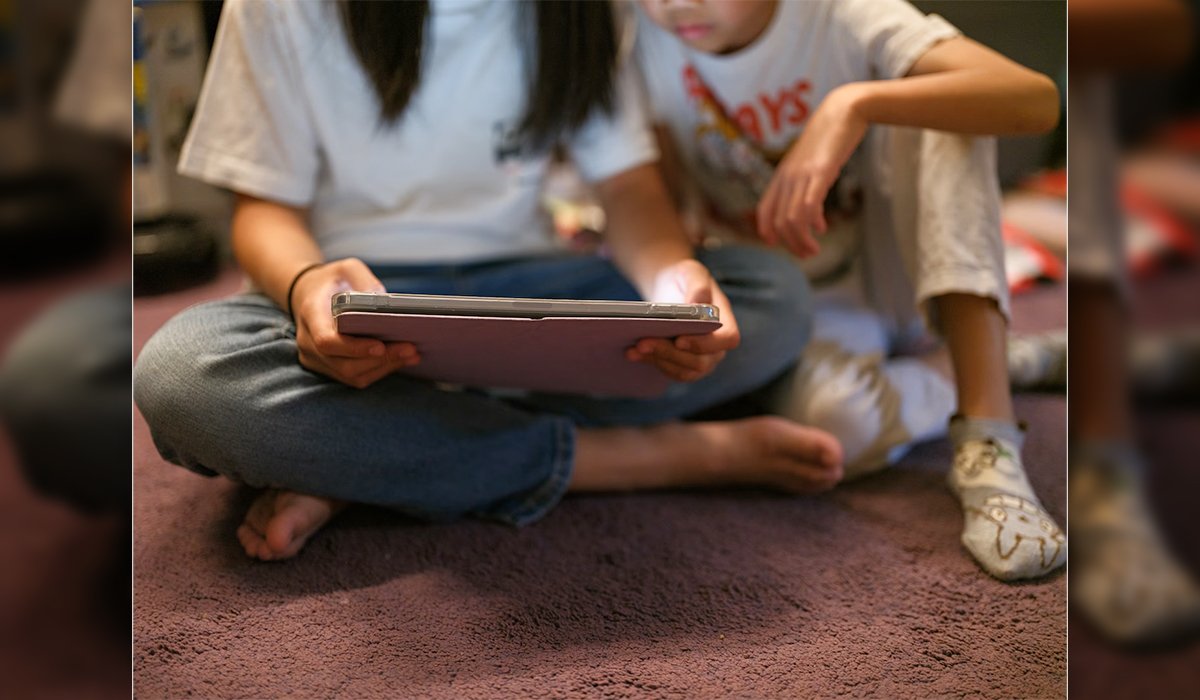 Childhood stuck in the digital