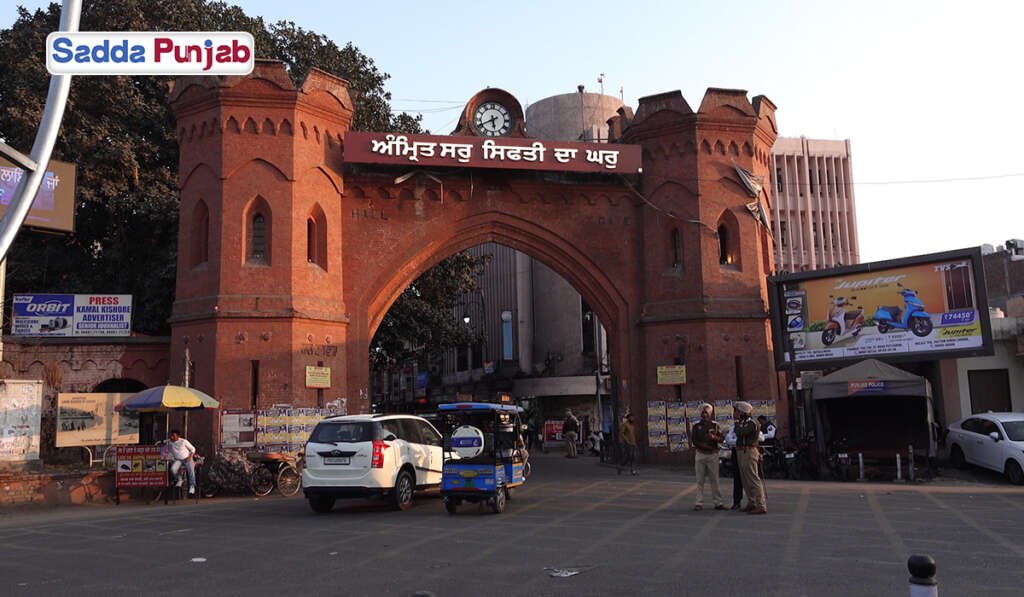 ਕਲਾ ਦੀ ਜਾਦੂਗਰਨੀ: ਸਮਾਇਲੀ ਚੌਧਰੀ ਨੇ ਅੰਮ੍ਰਿਤਸਰ ਦੀਆਂ ਕੰਧਾਂ ਨੂੰ ਦਿੱਤੀ ਨਵੀਂ ਰੂਹ 4 Deep connection with the Guru City