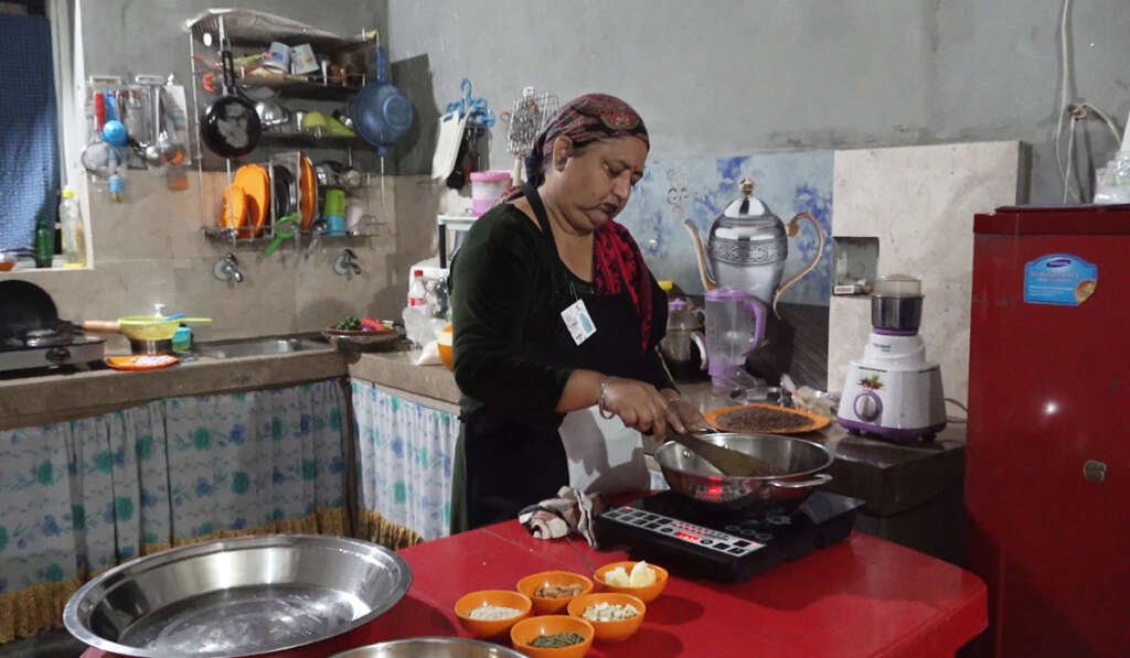 ਰਸੋਈ ਤੋਂ ਰੁਜ਼ਗਾਰ ਤੱਕ: ਪੰਜਾਬ ਦੀ ਰਾਜਵਿੰਦਰ ਕੌਰ ਨੇ “ਘਰੇਲੂ ਸਵਾਦ” ਨੂੰ ਬਣਾਇਆ ਇੱਕ ਮਜ਼ਬੂਤ ਬਿਜ਼ਨੈੱਸ ਬ੍ਰਾਂਡ 6 Health and purity homely taste guaranteed