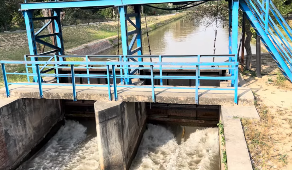 ਪਾਣੀ ਨਾਲ ਚੱਲਦੀ ਆਟਾ ਚੱਕੀ: ਇਕ ਪੁਰਾਤਨ ਵਿਰਾਸਤ 9 Importance of Ghraat in ancient times