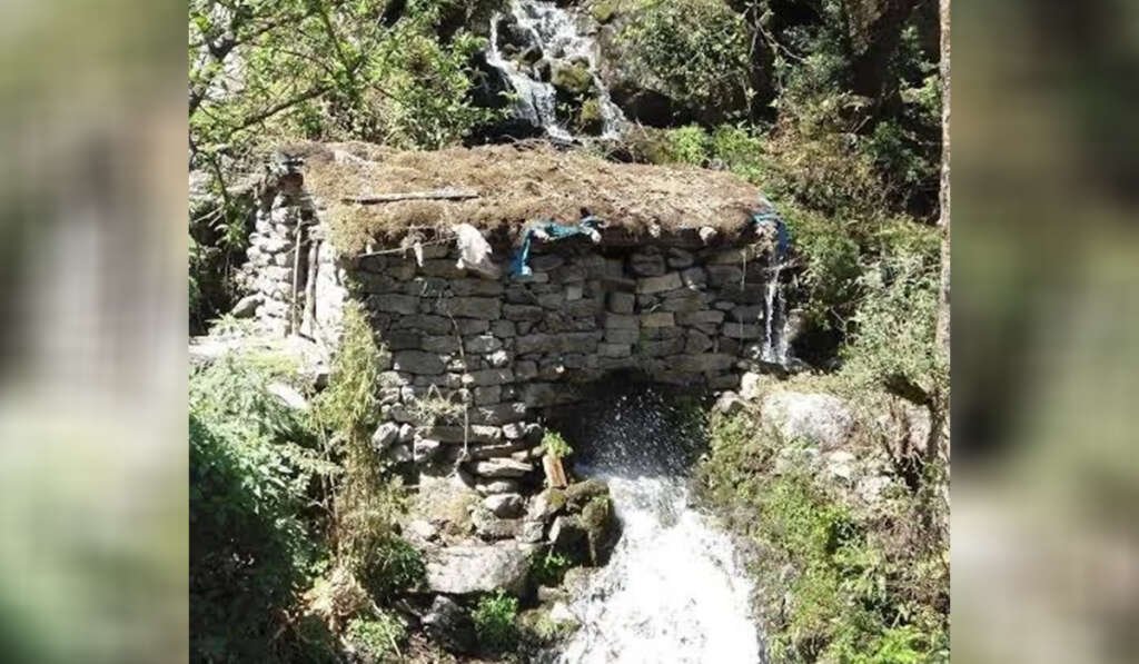 ਪਾਣੀ ਨਾਲ ਚੱਲਦੀ ਆਟਾ ਚੱਕੀ: ਇਕ ਪੁਰਾਤਨ ਵਿਰਾਸਤ 6 Main Parts of a Flour Mill