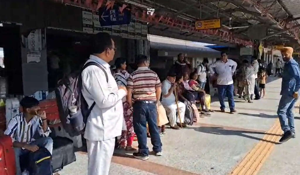 ਹੁਣ ਗੁਰਦਾਸਪੁਰ ਤੋਂ ਸਿੱਧਾ ਮਾਂ ਦੇ ਦਰਬਾਰ - ਲੰਬੇ ਇੰਤਜ਼ਾਰ ਦਾ ਅੰਤ, ਵੰਦੇ ਭਾਰਤ ਦਾ ਨਵਾਂ ਠਹਿਰਾਵ 4 Making the journey easier