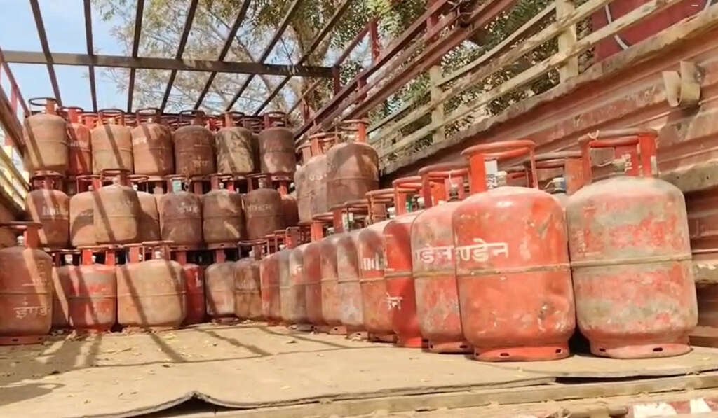 ਬਠਿੰਡਾ-ਫਾਜ਼ਿਲਕਾ 'ਚ ਜੰਗੀ ਹਾਲਾਤਾਂ ਦਾ ਅਸਰ: LPG ਸਪਲਾਈ ਲਈ ਨਵੀਆਂ ਹਦਾਇਤਾਂ ਜਾਰੀ 9 Need for civic responsibility