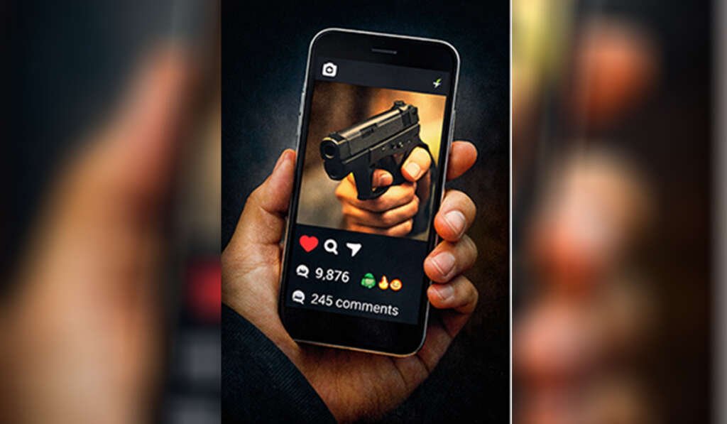 ਪੰਜਾਬ ਦੇ ਨੌਜਵਾਨਾਂ ਨੂੰ ਬੰਦੂਕਾਂ ਨਾਲ ਕੌਣ ਭਰਮਾ ਰਿਹਾ ਹੈ? – ਗੈਂਗਵਾਰ ਕਤਲਾਂ ਦੀ ਅੰਦਰੂਨੀ ਕਹਾਣੀ 7 posting photos with weapons