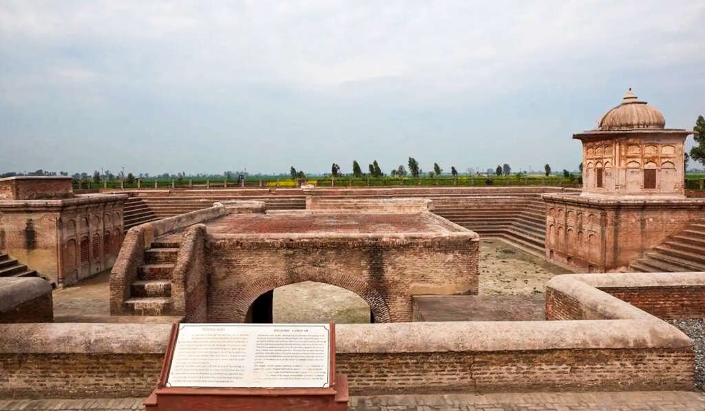 ਪੰਜਾਬ ਦਾ ਤਾਜ ਮਹਿਲ - “ਪੁਲ ਕੰਜਰੀ”: ਜਿਥੇ ਅੱਜ ਵੀ ਸਾਹ ਲੈਂਦਾ ਹੈ ਸ਼ੇਰ-ਏ-ਪੰਜਾਬ ਦਾ ਸੁਨਹਿਰੀ ਇਤਿਹਾਸ 4 Historical Background of Pul Kanjri