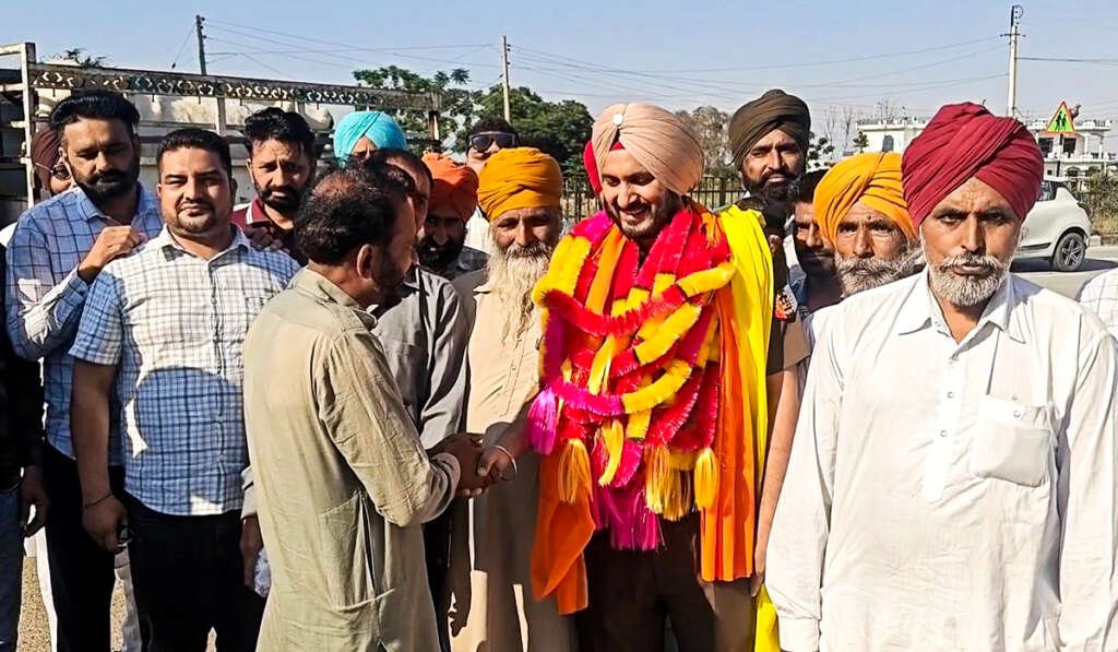 ਪਿੰਡ ਬਾਲਦ ਕਲਾਂ ਦੇ ਡਾ. ਜਸਪਾਲ ਸਿੰਘ ਨੇ ਵਧਾਇਆ ਮਾਣ, ਸਹਾਇਕ ਪ੍ਰੋਫੈਸਰ ਤੋਂ ਬਣੇ ਭਾਰਤੀ ਫ਼ੌਜ ‘ਚ ਲੈਫਟੀਨੈਂਟ 5 Wave of pride among the villagers