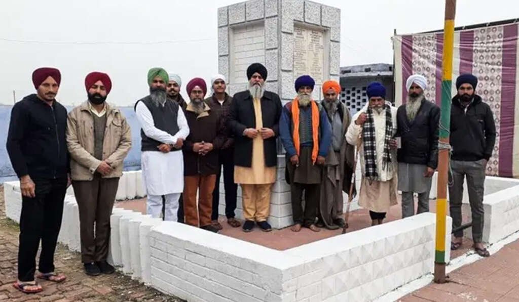 ਉਹ ਜਹਾਜ਼ ਜਿਸਨੂੰ ਭੁਲਾਇਆ ਨਹੀਂ ਜਾ ਸਕਦਾ: ਕਾਮਾਗਾਟਾ ਮਾਰੂ, 112 ਸਾਲ ਬਾਅਦ 6 A modest memorial at his ancestral village Bhakna in Amritsar district