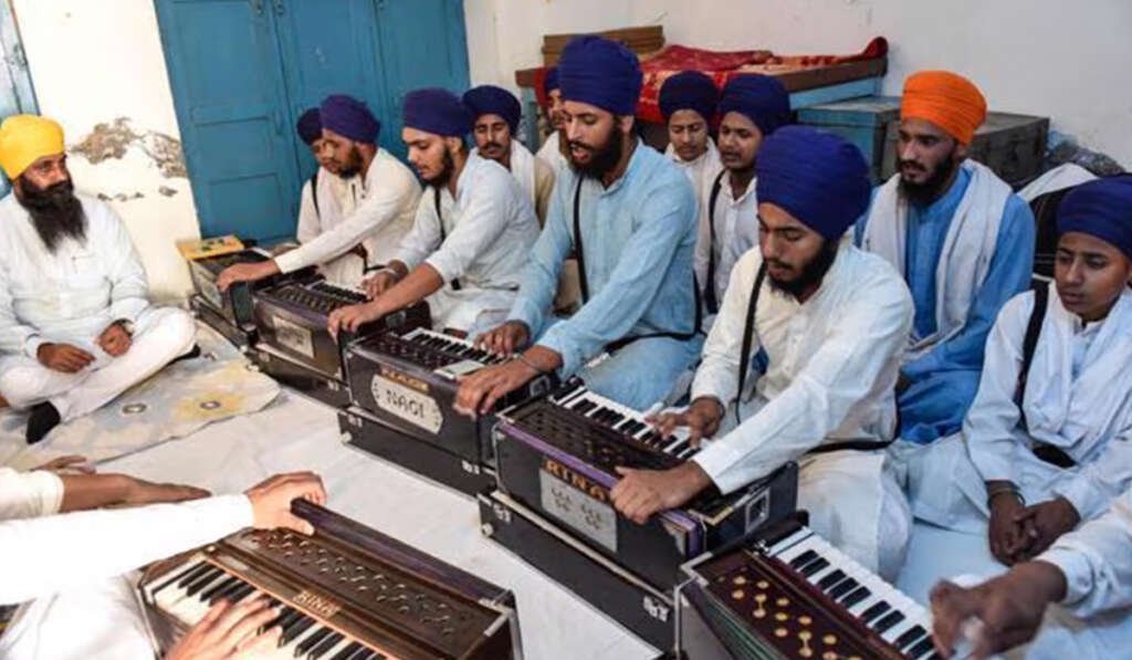 ਦਮਦਮੀ ਟਕਸਾਲ: ਸਿੱਖ ਪੰਥ ਦੀ ਇੱਕ ਪ੍ਰਸਿੱਧ ਧਾਰਮਿਕ ਅਤੇ ਵਿਦਿਅਕ ਸੰਸਥਾ 7 Bani of the ninth Patshah from ੩ੰ to ੩ੰ eighteen ten bees