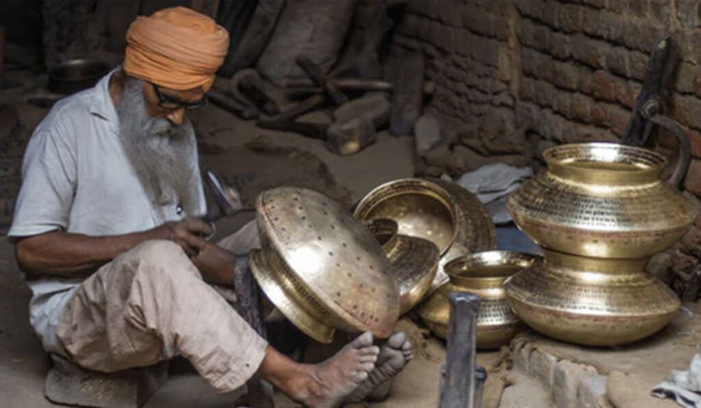 ਪਿੱਤਲ ਦੇ ਭਾਂਡਿਆਂ ਦੀ ਵਿਰਾਸਤ; ਰਸੋਈ ਦੀ ਸ਼ਾਨ ਤੋਂ ਲੈ ਕੇ ਸਿਹਤ ਸੁਰੱਖਿਆ ਤੱਕ…! 4 Impact on the profession of potters