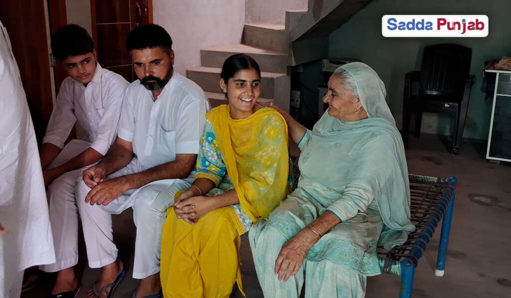 ਬਿਨਾਂ Coaching ਤੋਂ ਰਮਨਦੀਪ ਬਣੀ ਮੁਕਤਸਰ ਦੀ ਸਟਾਰ: 12ਵੀਂ ‘ਚੋਂ ਲਿਆ 10ਵਾਂ ਰੈਂਕ, ਹੁਣ ਜੱਜ ਬਣਨ ਦਾ ਸੁਪਨਾ 4 Limited resources and family background