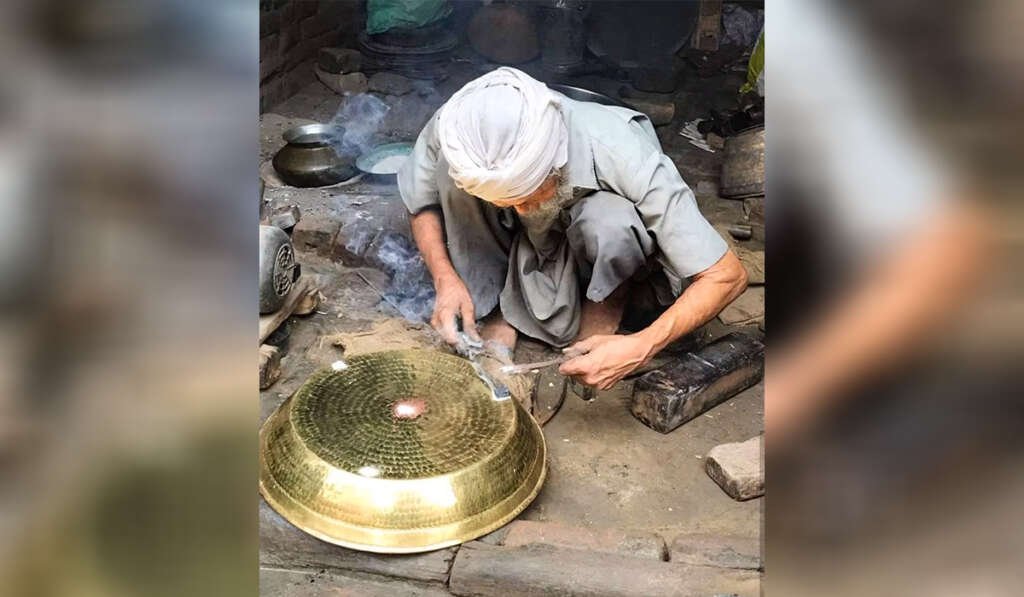 ਪਿੱਤਲ ਦੇ ਭਾਂਡਿਆਂ ਦੀ ਵਿਰਾਸਤ; ਰਸੋਈ ਦੀ ਸ਼ਾਨ ਤੋਂ ਲੈ ਕੇ ਸਿਹਤ ਸੁਰੱਖਿਆ ਤੱਕ…! 6 The trend of shiningpolishing brass has revived