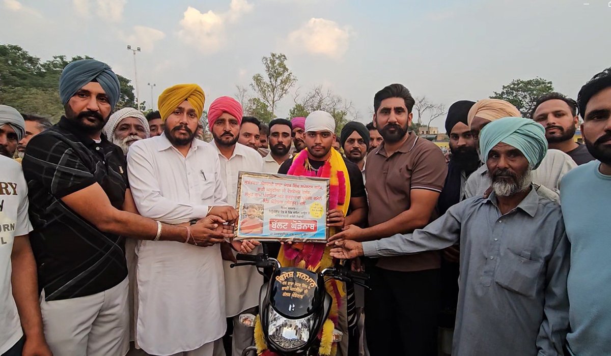 New Zealand ਦੇ ਮੈਦਾਨਾਂ 'ਚ ਚਮਕਿਆ ਬੁੱਲਟ ਘੋੜੇਨਬੀਆ, ਪਿੰਡ ਵਾਸੀਆਂ ਵੱਲੋਂ ਮੋਟਰਸਾਈਕਲ ਨਾਲ ਕੀਤਾ ਵਿਸ਼ੇਸ਼ ਸਨਮਾਨ 3 special honor