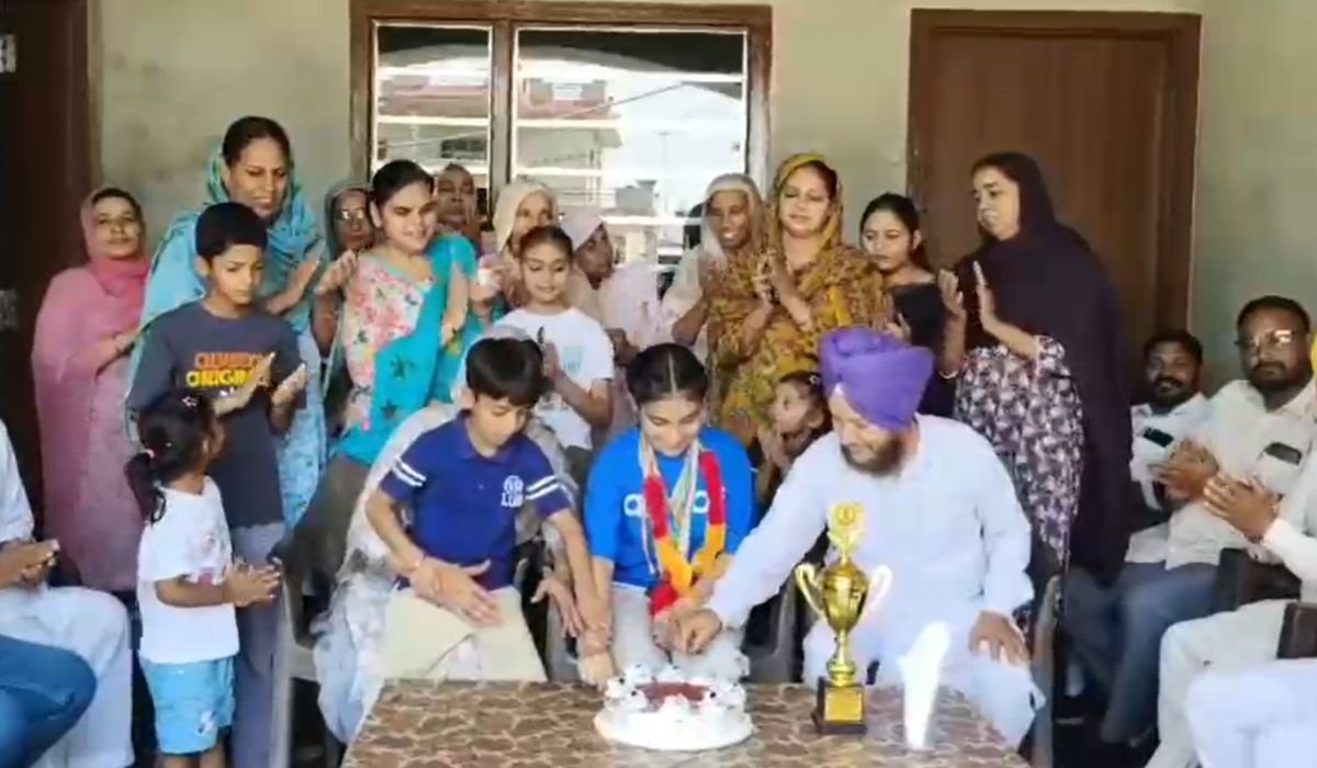 ਜੈਮਲਵਾਲਾ ਦੀ ਧੀ ਸੁਖਮਨਪ੍ਰੀਤ ਕੌਰ ਨੇ Karate Championship 2026 ‘ਚ ਜਿੱਤਿਆ ਚਾਂਦੀ ਦਾ ਤਗਮਾ 3 Karate Championship 2026 4