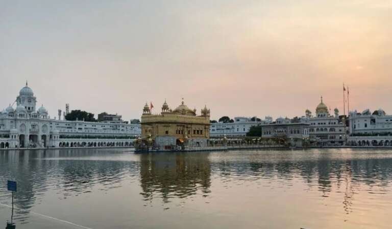 ਗੁਰੂ ਹਰਗੋਬਿੰਦ ਜੀ ਦਾ ਮੀਰੀ-ਪੀਰੀ ਦਾ ਸੰਕਲਪ: ਸਿੱਖ ਧਰਮ ਦੇ ਵਿਕਾਸ ‘ਚ ਇੱਕ ਪਰਿਵਰਤਨ ਬਿੰਦੂ 9 Miri-Piri Concept of Guru Hargobind Ji 4