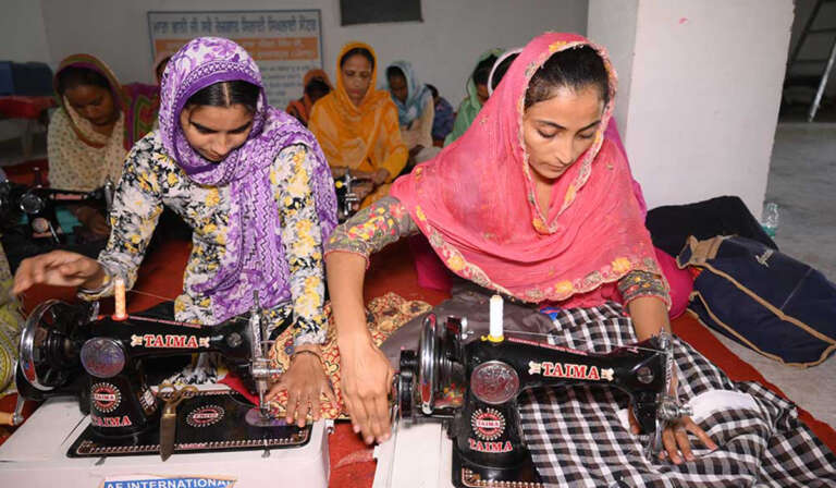 ਹੁਨਰ ਦੀ ਉਡਾਣ: Bibi Bhani Sewing Center ਰਾਹੀਂ ਆਤਮ-ਨਿਰਭਰ ਬਣ ਰਹੀਆਂ ਪੰਜਾਬ ਦੀਆਂ ਔਰਤਾਂ 6 Bibi Bhani Sewing Center