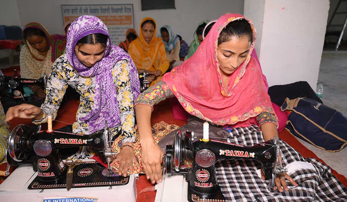 ਹੁਨਰ ਦੀ ਉਡਾਣ: Bibi Bhani Sewing Center ਰਾਹੀਂ ਆਤਮ-ਨਿਰਭਰ ਬਣ ਰਹੀਆਂ ਪੰਜਾਬ ਦੀਆਂ ਔਰਤਾਂ 3 Bibi Bhani Sewing Center