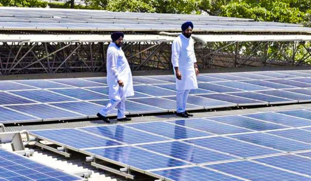The Smart Villages: ਪੰਜਾਬ ਦੇ ਪਿੰਡਾਂ ‘ਚ ਤਕਨੀਕ, ਸੂਰਜੀ ਊਰਜਾ ਅਤੇ ਸਮਾਰਟ ਵਿਕਾਸ ਦੀ ਨਵੀਂ ਤਸਵੀਰ 4 Punjabs Villages Moving towards Solar Power
