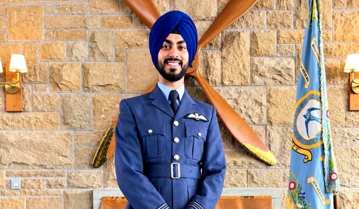 ਬ੍ਰਿਟਿਸ਼ ਰਾਇਲ ਏਅਰ ਫੋਰਸ 'ਚ ਸਿੱਖਾਂ ਦਾ ਦਬਦਬਾ! ਪੜ੍ਹੋ ਫਲਾਈਟ ਲੈਫਟੀਨੈਂਟ ਅਰਸ਼ਦੀਪ ਸਿੰਘ ਡਾਂਗ ਦਾ ਇਤਿਹਾਸਕ ਸਫ਼ਰ 3 Arshdeep Singh Dang