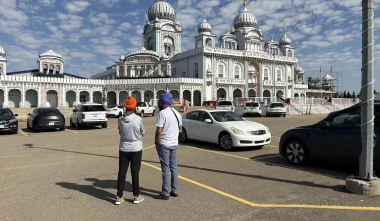 ਐਡਮੰਟਨ ਦਾ ਗੁਰਦੁਆਰਾ, ਸਵੇਰ ਦਾ ਵੇਲਾ : ਇੱਕ ਸਕ੍ਰਿਊਡ੍ਰਾਈਵਰ ਅਤੇ ਸਾਡੇ ਦੁਆਰਾ ਬਣਾਏ ਗਏ ਹਰ ਕਾਨੂੰਨ ਦੀਆਂ ਸੀਮਾਵਾਂ ਜੋ ਬੇਅਦਬੀ ਨਾਲ ਸਬੰਧਤ ਹਨ 5 Edmontons Gurdwara