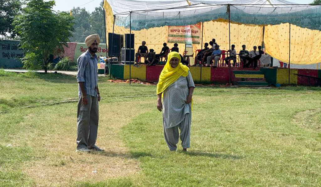 ਰਿਟਾਇਰਮੈਂਟ ਤੋਂ ਬਾਅਦ ਵੀ ਮੈਦਾਨ ਵਿੱਚ ਵਾਪਸੀ: ‘ਖੇਡਾਂ ਵਤਨ ਪੰਜਾਬ ਦੀਆਂ’ ਕਿਵੇਂ ਬਜ਼ੁਰਗ ਪੰਜਾਬੀਆਂ ਲਈ ਖੋਲ੍ਹ ਰਹੀਆਂ ਨੇ ਖੇਡਾਂ ਦੇ ਦਰਵਾਜ਼ੇ 4 back on the running track