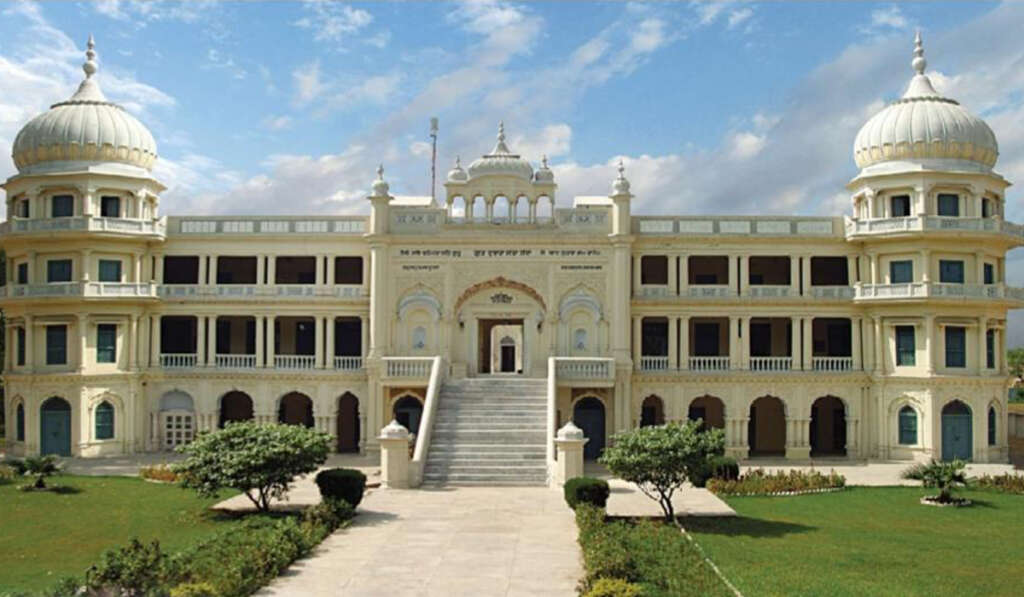ਗੁਰੂ ਨਾਨਕ ਦੇਵ ਜੀ ਦੀ ਚਰਨ ਛੋਹ ਵਾਲੇ ਪਾਕਿਸਤਾਨ ਦੇ ਇਤਿਹਾਸਕ ਅਸਥਾਨ 10 ਗੁਰਦੁਆਰਾ ਸੱਚਾ ਸੌਦਾ ਸਾਹਿਬ ਚੂਹੜਕਾਣਾ