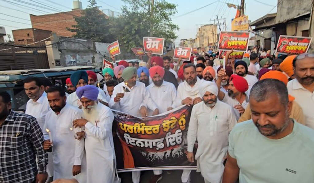 ਝੋਟਾ ਕਤਲ ਮਾਮਲਾ: ਕਤਲ ਤੋਂ ਬਾਅਦ ਗ੍ਰਿਫ਼ਤਾਰੀਆਂ, ਪਰ ਪਹਿਲਾਂ ਸੁਰੱਖਿਆ ਕਿੱਥੇ ਸੀ? 11 JusticeForParvinderSingh