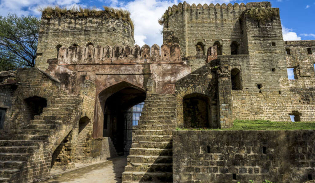 ਪਠਾਨਕੋਟ: ਸਰਹੱਦ, ਸਿਆਸਤ ਅਤੇ ਸਿਆਸੀ ਵਿਰਾਸਤ 4 Shahpurkandi Fort Pathankot 1